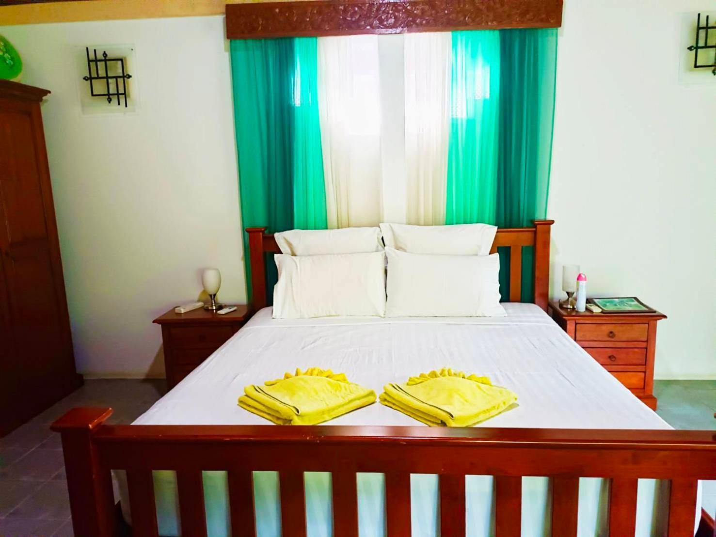 คิงส์เอเคอร์ Hotel Nai Yang ภายนอก รูปภาพ